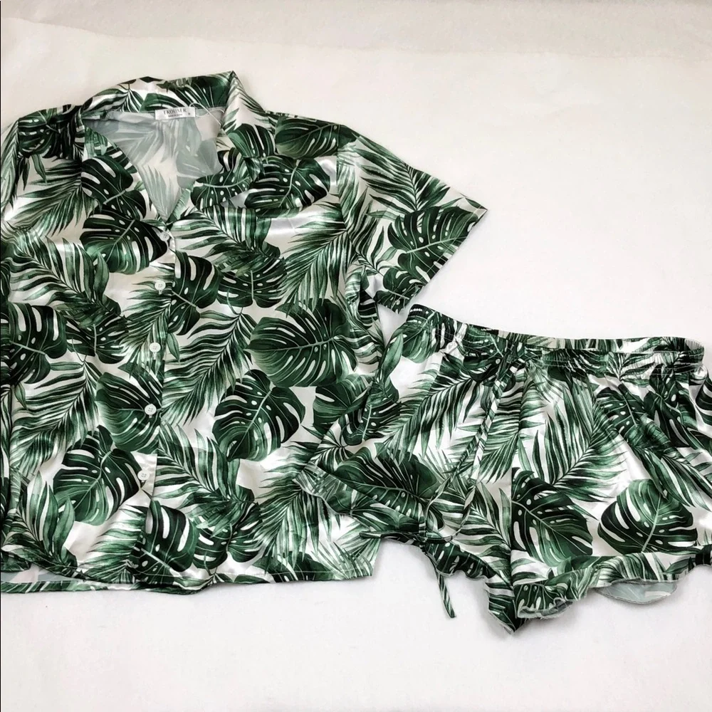 Silky Tropical Leaf Pajama Button Shirt and Shorts Set Sz M (DJ3)